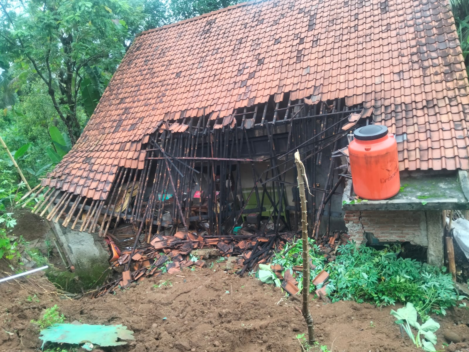 Tanah Bergerak di Desa Padangjaya Cilacap, Puluhan Rumah Warga Terdampak