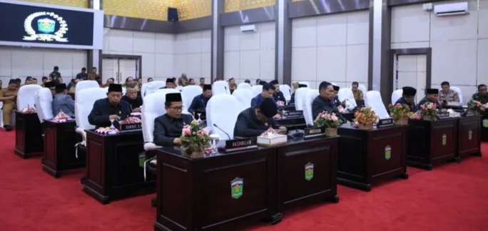 Rapat Paripurna IV DPRD Kota Sungai Penuh: Penyampaian Pandangan Akhir Fraksi dan Rekomendasi LKPJ 2025