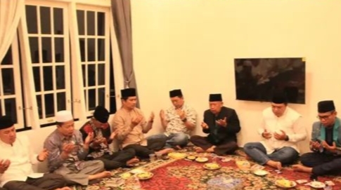 Pimpinan dan Anggota DPRD Beserta Jajaran Sekretariat DPRD Takziah kediaman Alm. Dahkir Yahya, S.Pd., M.M