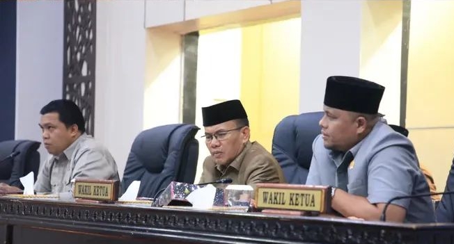 Rapat Gabungan, Banggar DPRD Sampaikan Laporan Hasil Pembahasan Raperda APBD 2025